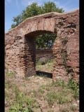 00887 ostia - regio ii - insula iv - terme di nettuno (ii,iv,2) - raum 7 - tepidarium - tuer zu raum 8 - 06-2022.jpg